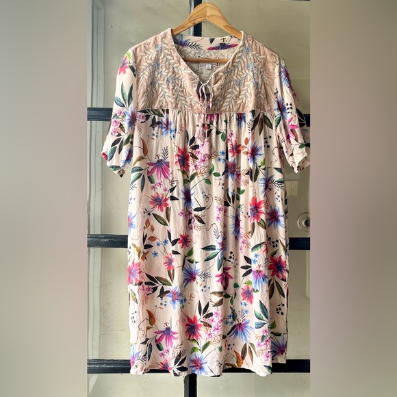 Johnny Was Dresses & Skirts - Lovely Johnny Was Floral Silk Tunic Mini Dress